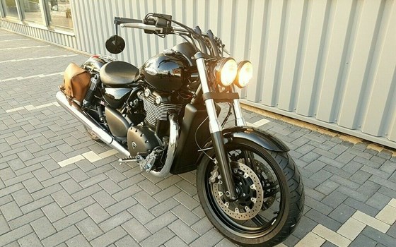 Gebrauchtmotorrad Triumph Thunderbird Storm - Bild 1