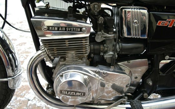 Gebrauchtmotorrad Suzuki GT 550 - Bild 6