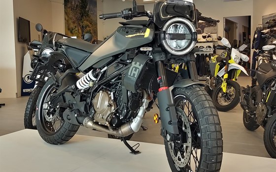 Neufahrzeug Husqvarna Svartpilen 125 - Bild 4 Neufahrzeug Husqvarna Svartpilen 125 - Bild 4