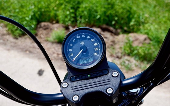 Gebrauchtmotorrad Harley-Davidson Sportster XL 1200NS Iron - Bild 2