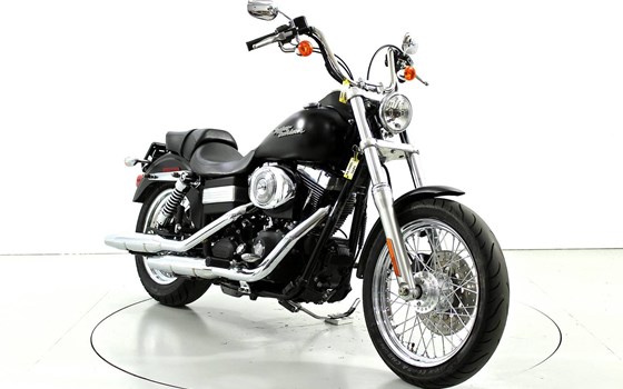 Motorrad Occasion Harley-Davidson Dyna Street Bob FXDB - Bild 2