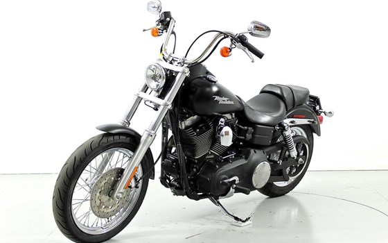 Motorrad Occasion Harley-Davidson Dyna Street Bob FXDB - Bild 3