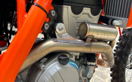 Gebrauchtmotorrad KTM 250 SX-F Factory Edition - Bild 10 Gebrauchtmotorrad KTM 250 SX-F Factory Edition - Bild 10
