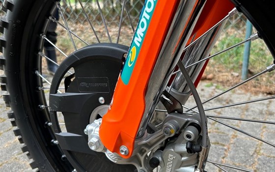 Gebrauchtmotorrad KTM 250 SX-F Factory Edition - Bild 13 Gebrauchtmotorrad KTM 250 SX-F Factory Edition - Bild 13