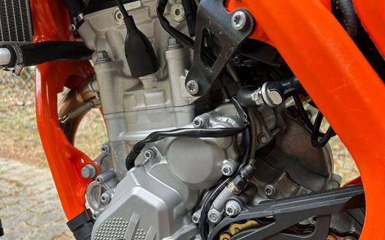 Gebrauchtmotorrad KTM 250 SX-F Factory Edition - Bild 14 Gebrauchtmotorrad KTM 250 SX-F Factory Edition - Bild 14