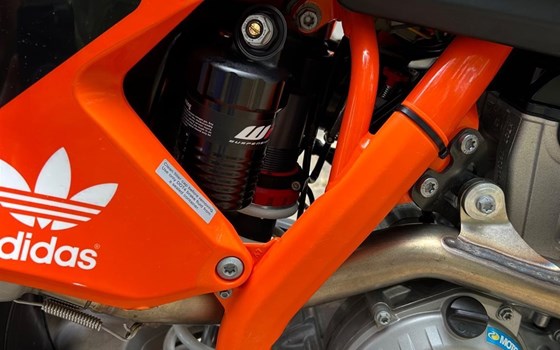 Gebrauchtmotorrad KTM 250 SX-F Factory Edition - Bild 9 Gebrauchtmotorrad KTM 250 SX-F Factory Edition - Bild 9