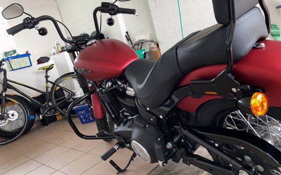 Gebrauchtmotorrad Harley-Davidson Softail Street Bob FXBB - Bild 4