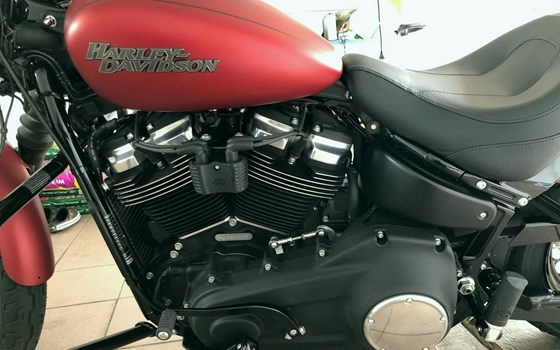 Gebrauchtmotorrad Harley-Davidson Softail Street Bob FXBB - Bild 8