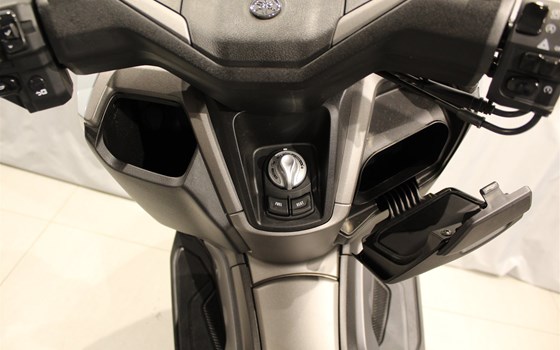 Gebrauchtmotorrad Yamaha NMAX 125 Tech MAX - Bild 11