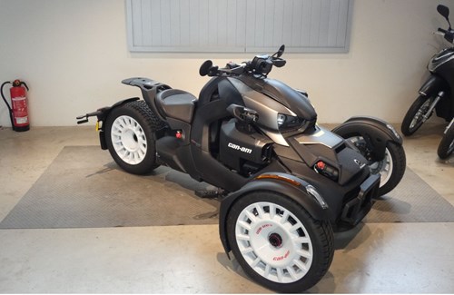 Neumotorrad Can-Am Ryker 900