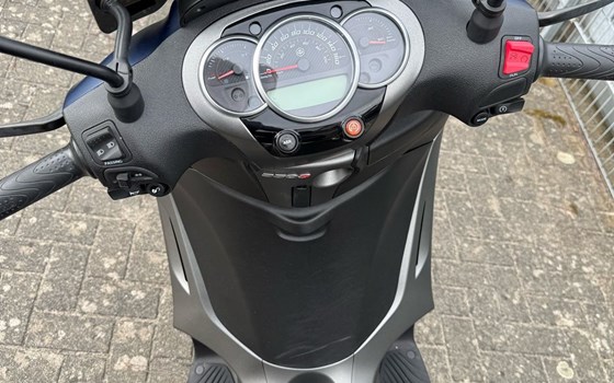 Gebrauchtmotorrad Piaggio Beverly 350ie ABS/ASR - Bild 5