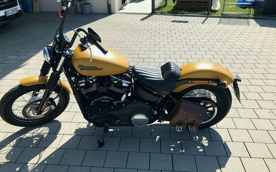 Gebrauchtmotorrad Harley-Davidson Softail Street Bob FXBB - Bild 2