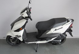 Neumotorrad Suzuki Avenis 125
