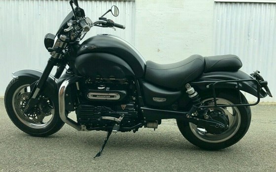 Gebrauchtmotorrad Triumph Rocket III Roadster - Bild 2