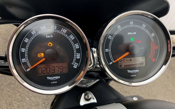 Gebrauchtmotorrad Triumph Rocket III Roadster - Bild 7