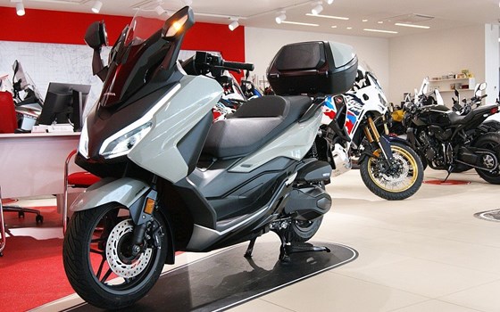 Neufahrzeug Honda Forza 350 - Bild 7 Neufahrzeug Honda Forza 350 - Bild 7