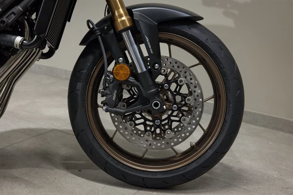 Honda CB650R (Pearl Smoky Grey) - Bild 2