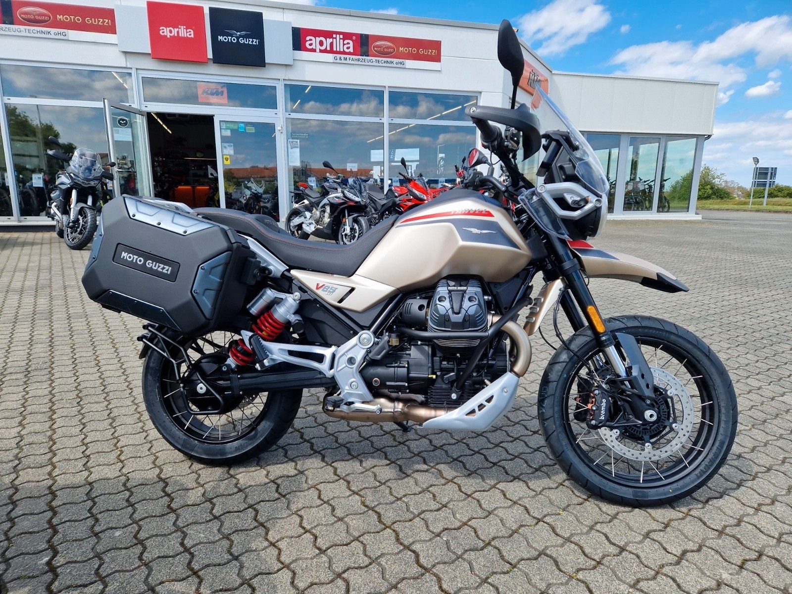 Moto Guzzi V85 TT Travel 