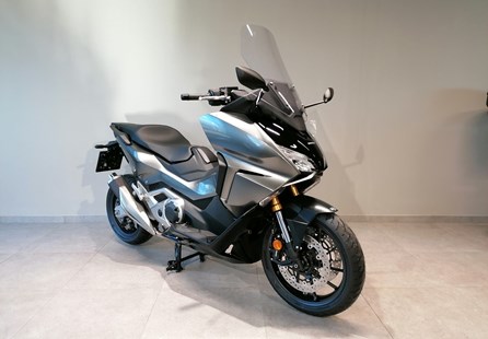 Honda Forza 750 ()