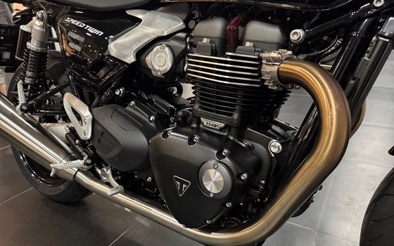 Gebrauchtmotorrad Triumph Speed Twin 1200 - Bild 10 Gebrauchtmotorrad Triumph Speed Twin 1200 - Bild 10