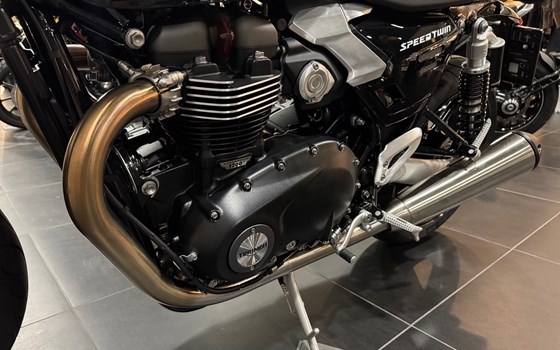 Gebrauchtmotorrad Triumph Speed Twin 1200 - Bild 9 Gebrauchtmotorrad Triumph Speed Twin 1200 - Bild 9