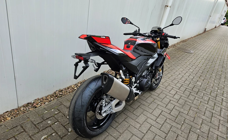 Angebot Aprilia Tuono V4 1100 Factory Bild 6: Angebot Aprilia Tuono V4 1100 Factory