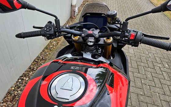Gebrauchtmotorrad Aprilia Tuono V4 1100 Factory - Bild 2