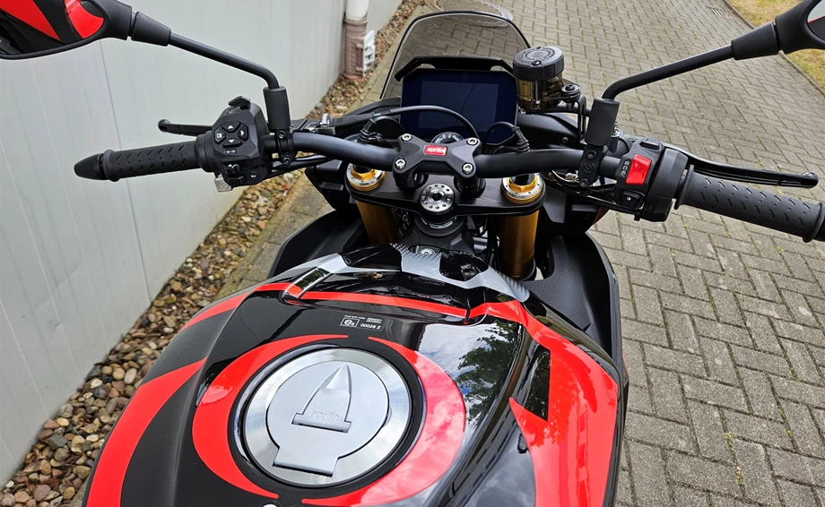 Angebot Aprilia Tuono V4 1100 Factory Bild 2: Angebot Aprilia Tuono V4 1100 Factory