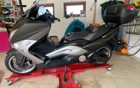 Gebrauchtmotorrad Yamaha TMAX Tech MAX - Bild 1 Gebrauchtmotorrad Yamaha TMAX Tech MAX - Bild 1
