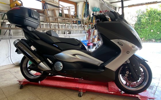 Gebrauchtmotorrad Yamaha TMAX Tech MAX - Bild 3 Gebrauchtmotorrad Yamaha TMAX Tech MAX - Bild 3
