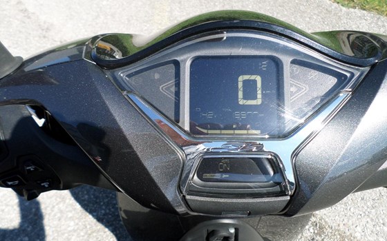 Gebrauchtmotorrad Honda SH150i - Bild 10