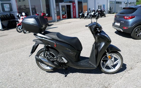 Gebrauchtmotorrad Honda SH150i - Bild 2 Gebrauchtmotorrad Honda SH150i - Bild 2