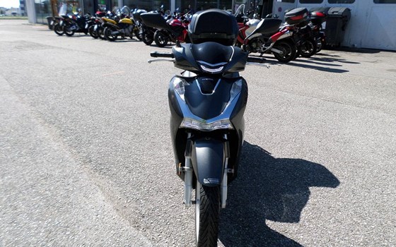 Gebrauchtmotorrad Honda SH150i - Bild 8 Gebrauchtmotorrad Honda SH150i - Bild 8