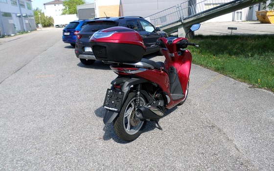 Gebrauchtmotorrad Honda SH150i - Bild 3 Gebrauchtmotorrad Honda SH150i - Bild 3