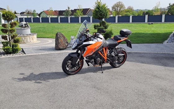 Gebrauchtmotorrad KTM 1290 Super Duke GT - Bild 3 Gebrauchtmotorrad KTM 1290 Super Duke GT - Bild 3