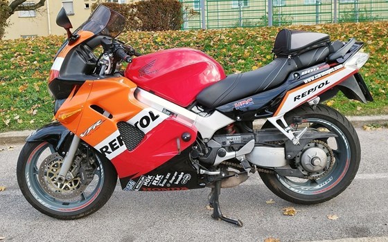 Gebrauchtmotorrad Honda VFR 800 F - Bild 1 Gebrauchtmotorrad Honda VFR 800 F - Bild 1