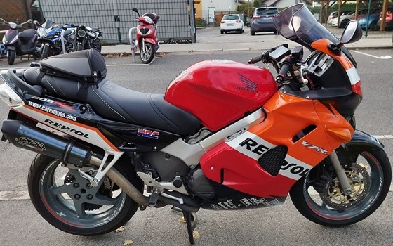 Gebrauchtmotorrad Honda VFR 800 F - Bild 2 Gebrauchtmotorrad Honda VFR 800 F - Bild 2