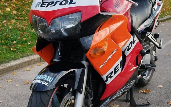 Gebrauchtmotorrad Honda VFR 800 F - Bild 9 Gebrauchtmotorrad Honda VFR 800 F - Bild 9
