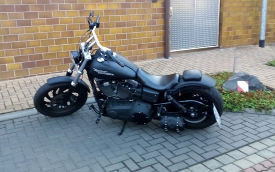 Gebrauchtmotorrad Harley-Davidson Dyna Street Bob FXDB - Bild 1