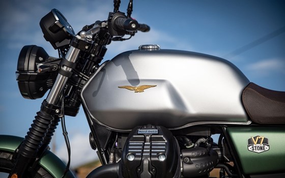 Gebrauchtmotorrad Moto Guzzi V7 Stone Centenario - Bild 1 Gebrauchtmotorrad Moto Guzzi V7 Stone Centenario - Bild 1