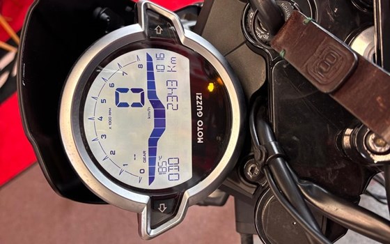 Gebrauchtmotorrad Moto Guzzi V7 Stone Centenario - Bild 13 Gebrauchtmotorrad Moto Guzzi V7 Stone Centenario - Bild 13