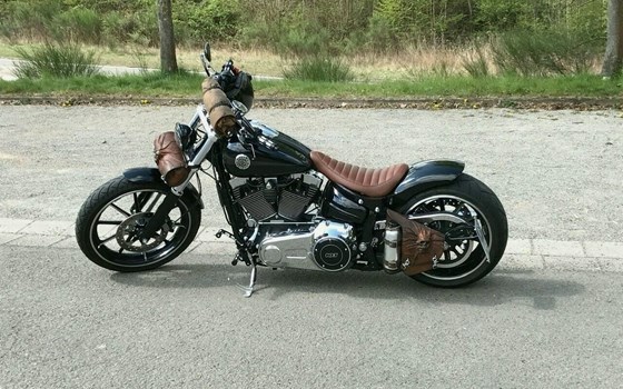 Gebrauchtmotorrad Harley-Davidson Softail Breakout FXSB - Bild 1