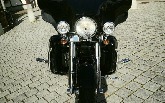 Gebrauchtmotorrad Harley-Davidson CVO FLHTCUSE Ultra Classic Electra Glide - Bild 3