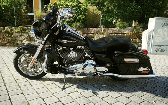 Gebrauchtmotorrad Harley-Davidson CVO FLHTCUSE Ultra Classic Electra Glide - Bild 4
