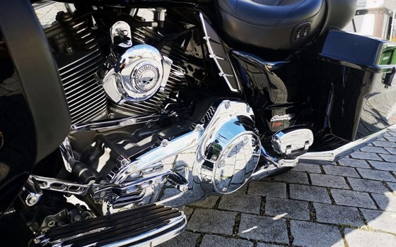 Gebrauchtmotorrad Harley-Davidson CVO FLHTCUSE Ultra Classic Electra Glide - Bild 8