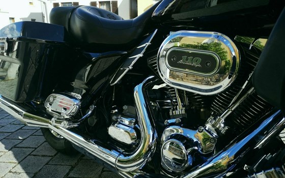 Gebrauchtmotorrad Harley-Davidson CVO FLHTCUSE Ultra Classic Electra Glide - Bild 9