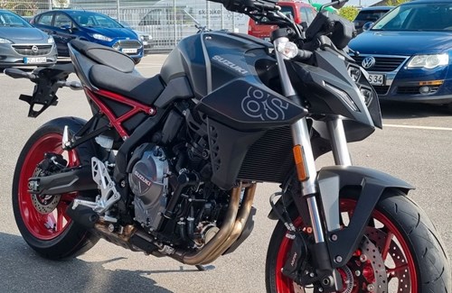 Neumotorrad Suzuki GSX-8S