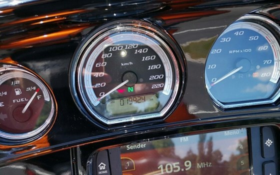 Gebrauchtmotorrad Harley-Davidson Electra Glide Ultra Classic FLHTCU - Bild 3