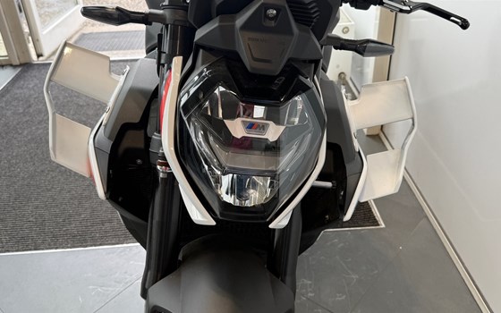 Gebrauchtmotorrad BMW M 1000 R - Bild 3 Gebrauchtmotorrad BMW M 1000 R - Bild 3