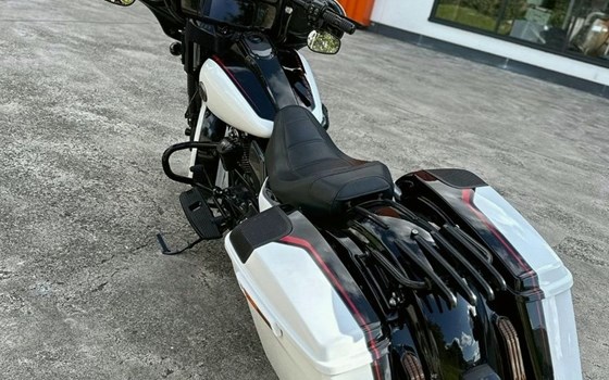 Gebrauchtmotorrad Harley-Davidson CVO Street Glide FLHXSE - Bild 8